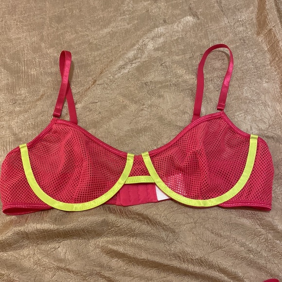 Matching Bra & Thongs. SZ L - Picture 2 of 9